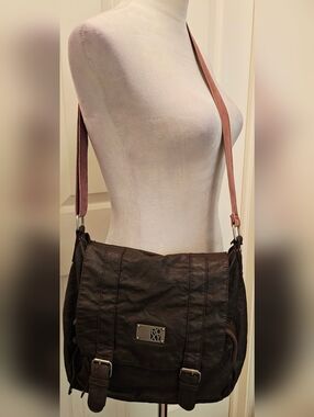 Vtg ROXY Chocolate Brown Messenger Bag w Dual Buckles & Silver Metal Logo.
